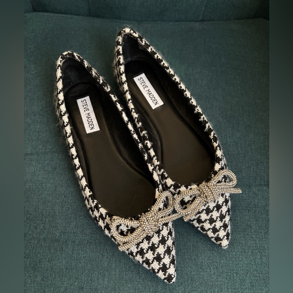 Black and White Houndstooth Flats with Embellished Bow, like new